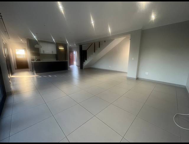 3 BEDROOM HOUSE TO LET IN NEW SALT ROCK CITY